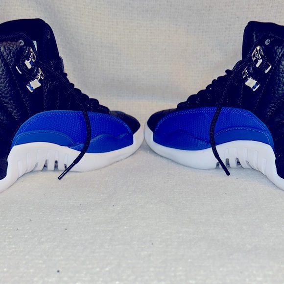 Air Jordan 12 Retro – Kids Size 5 - Picture 3 of 6